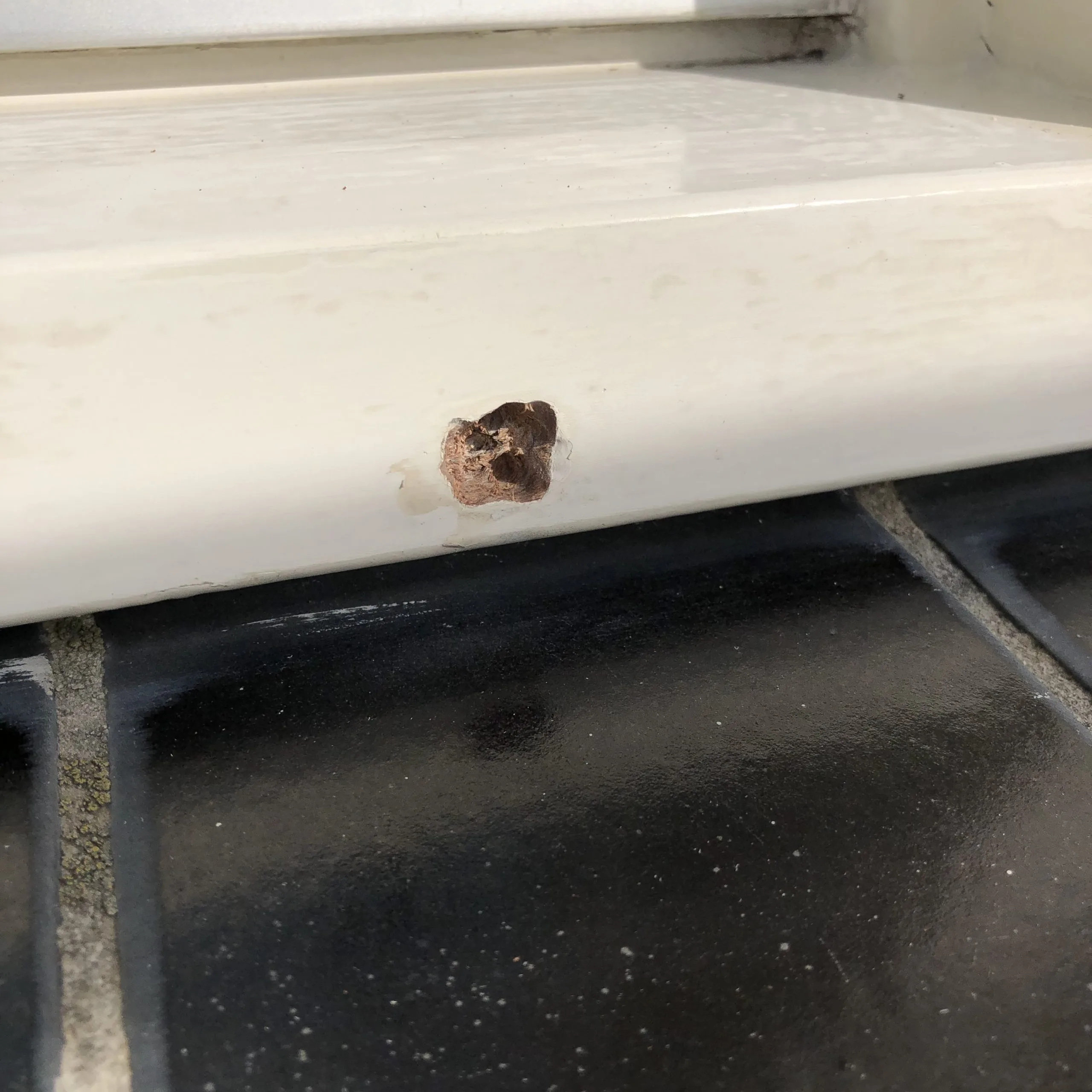 Gat iets uitboren en schoon maken