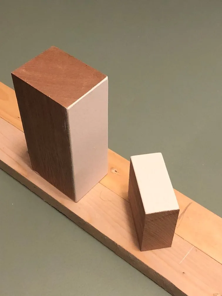 Hout op maat en muur- en onderzijde 3x gegrond