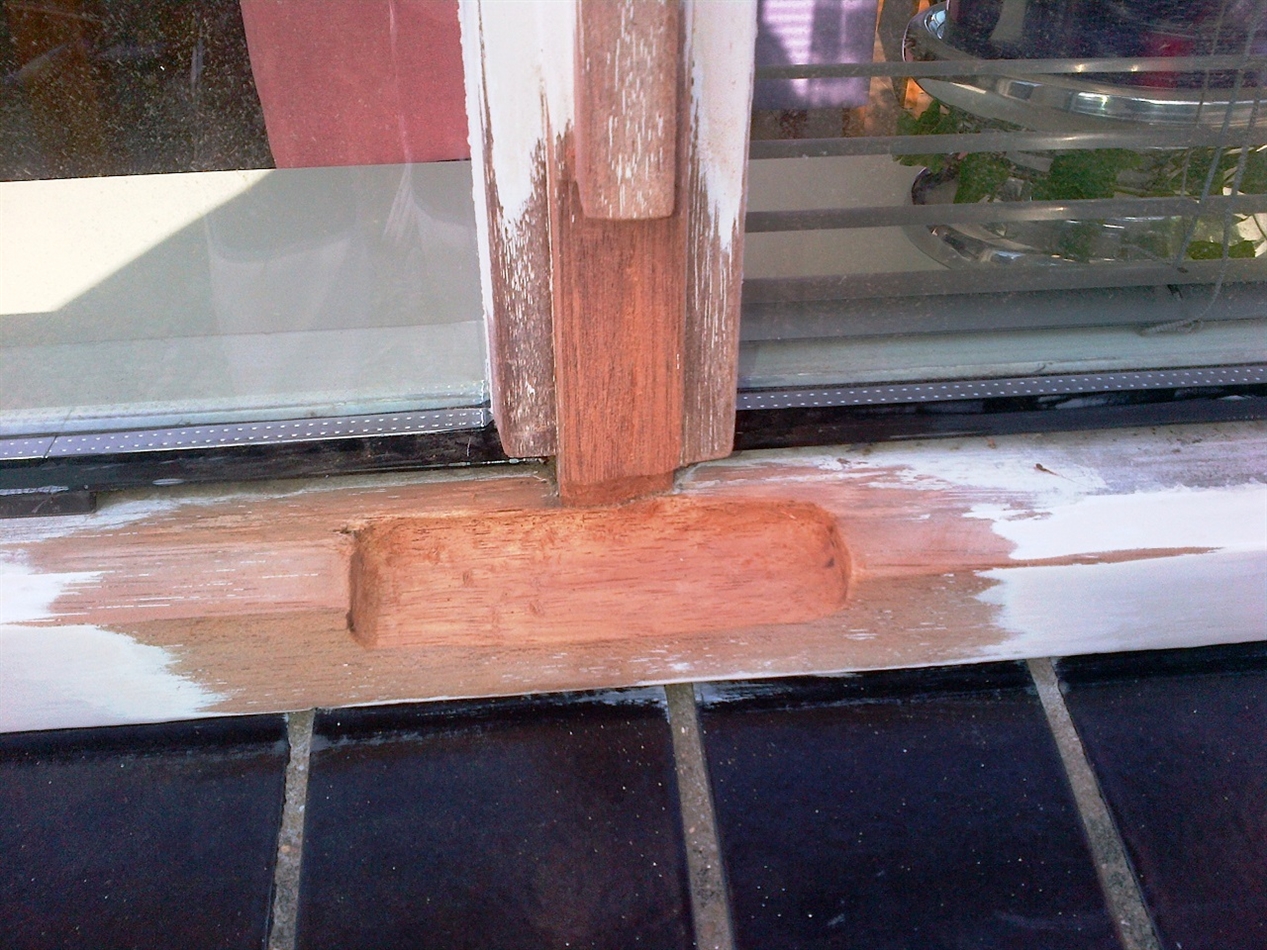 Nogmaals een beeld van het weggefreesde rotte hout.