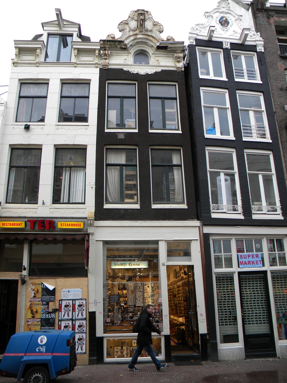 Oude staat van de gevel.
