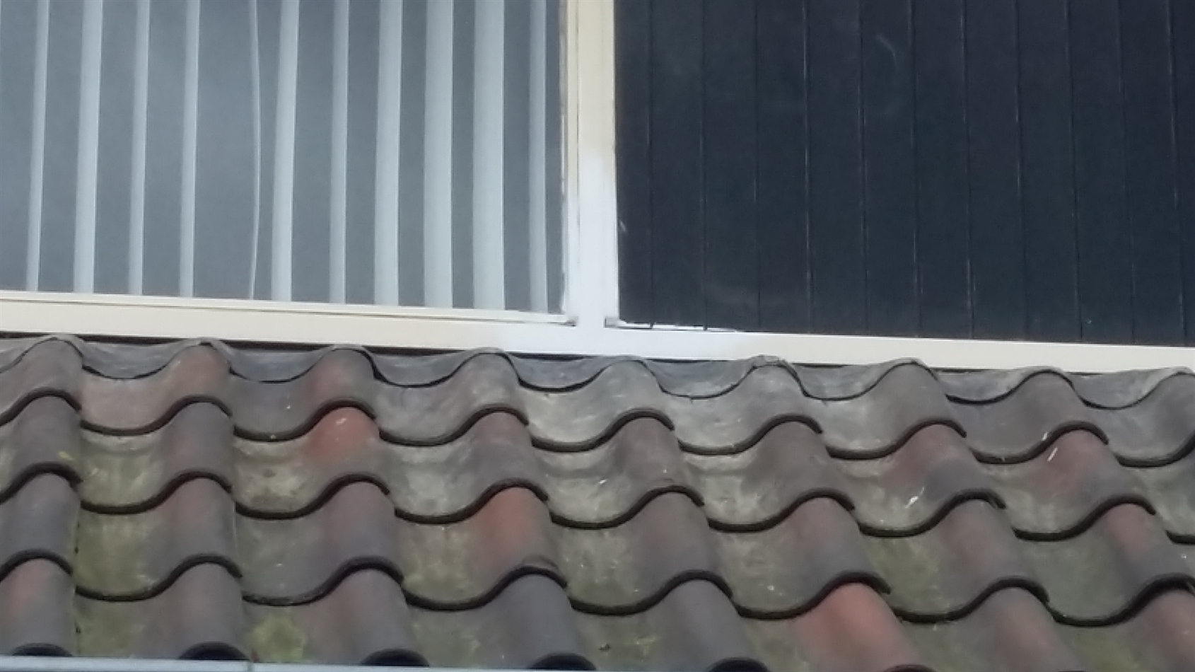 Op diverse plaatsen kozijnen gerepareerd.