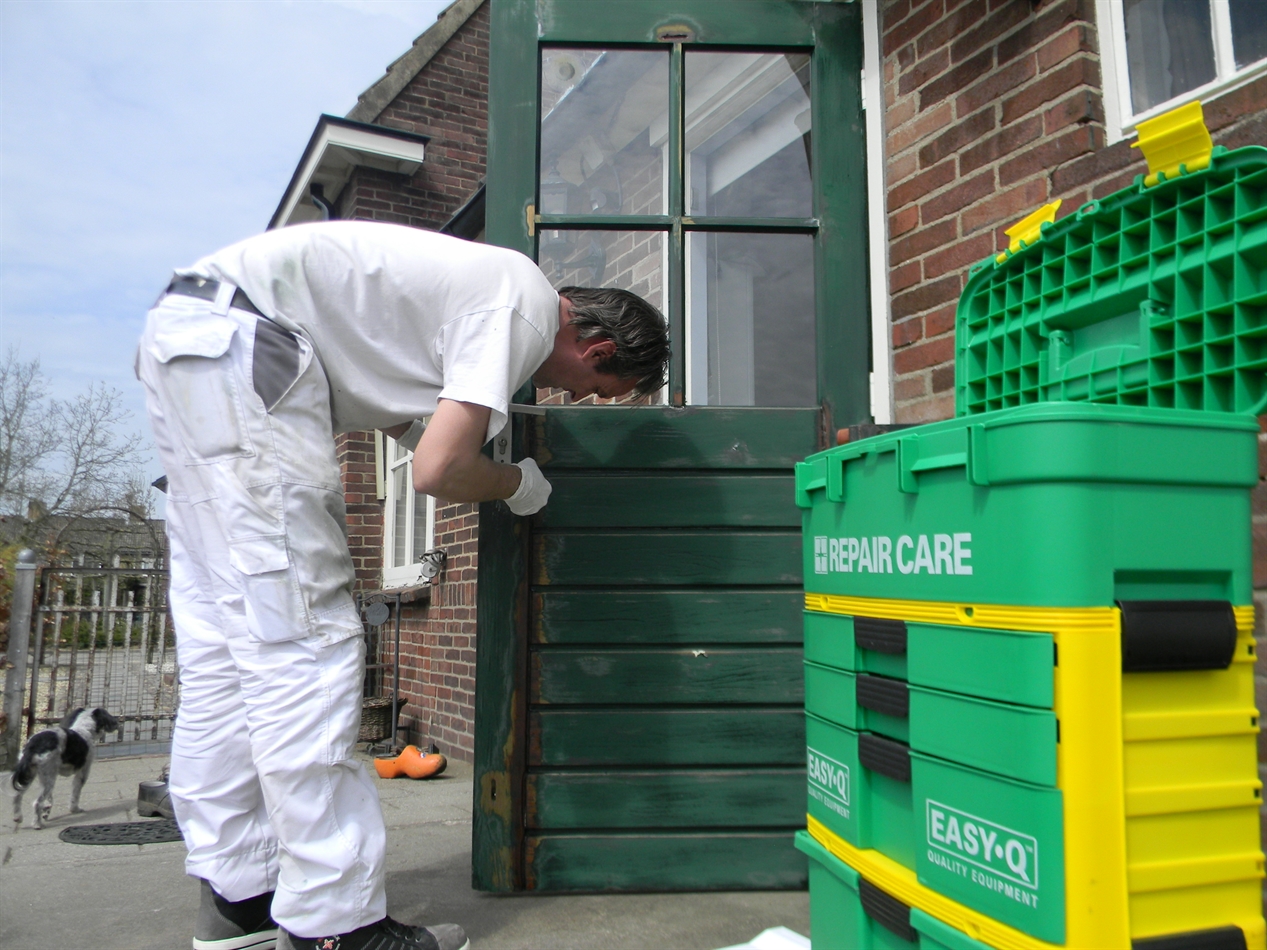 Deur geschuurd in zijn geheel en begonnen Met Fixen