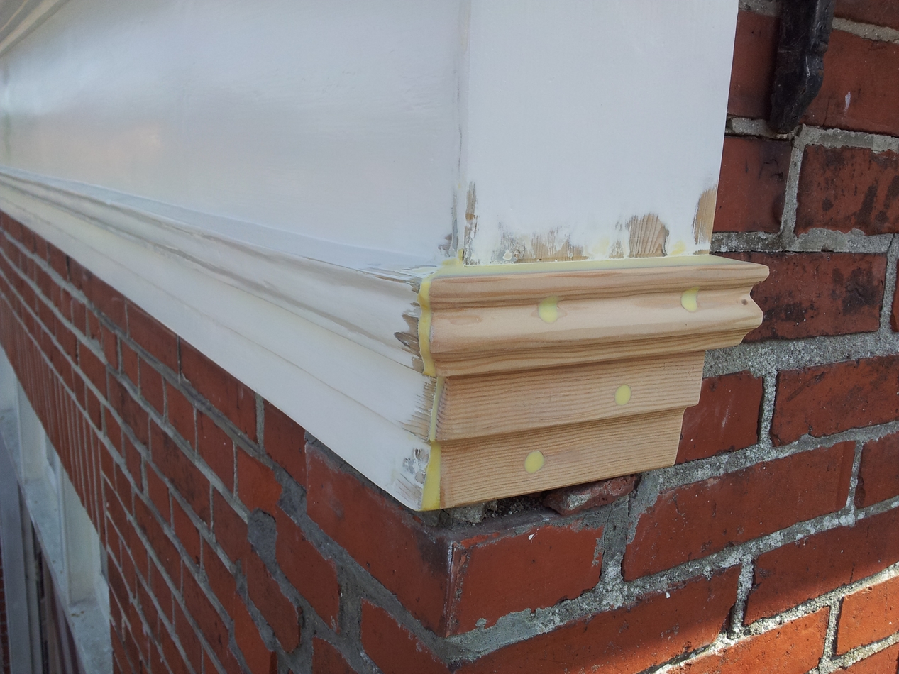 Lijstwerk gekopieerd en naden en schroefgaten gevuld met  Dry-Flex 1 uurs