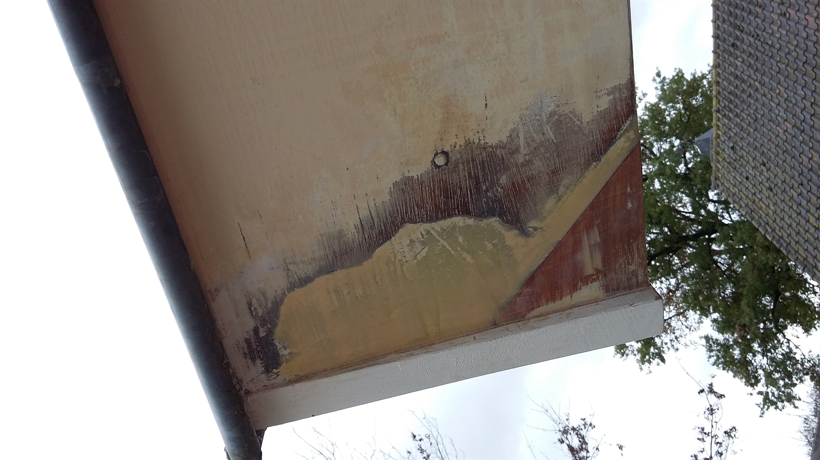 Gootlijst na de reparatie en nog gestreken met Dry Flex SF