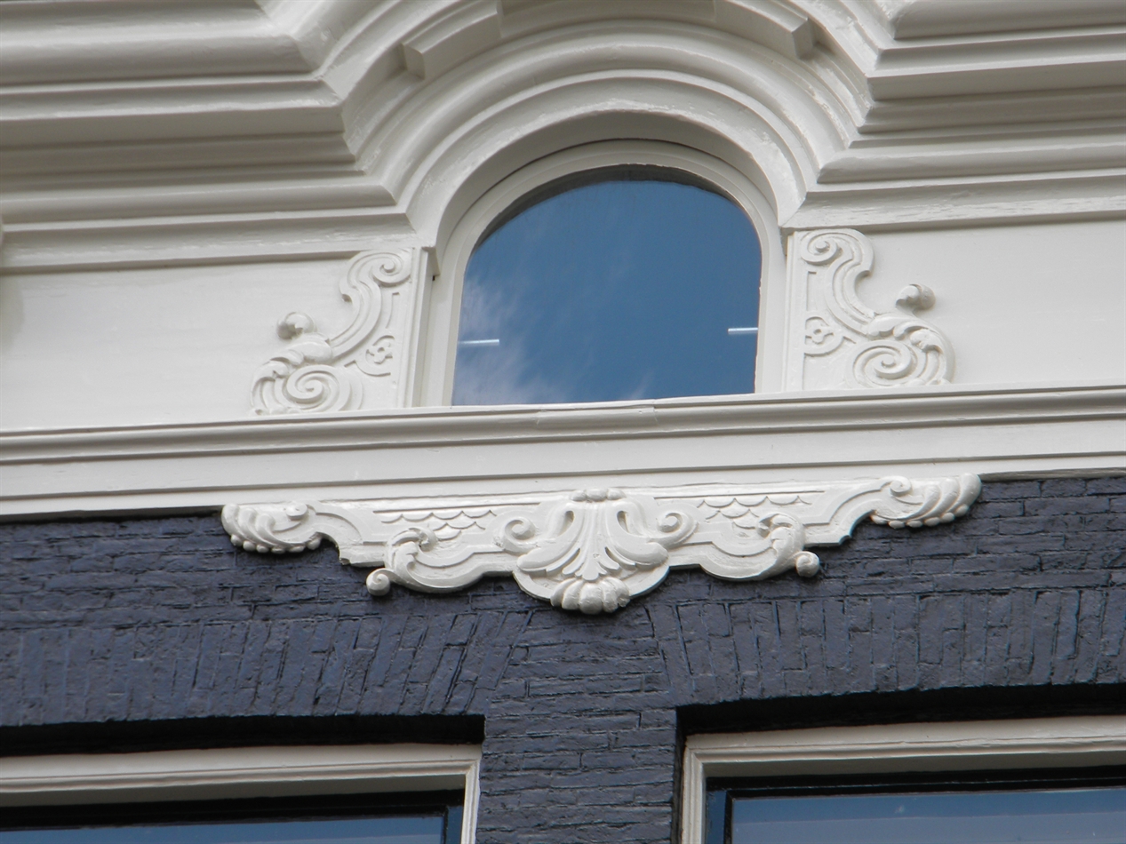 Oude ornamenten hersteld en afgewerkt
