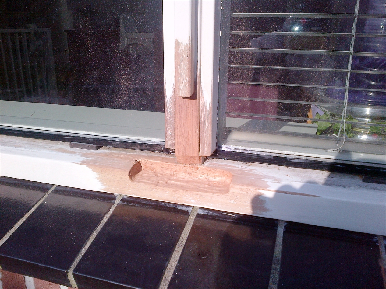 Hier is het rotte hout weg gefreesd tot aan het gezonde hout aan toe.